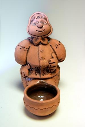 Solniczka - figurka ceramiczna nieszkliwiona