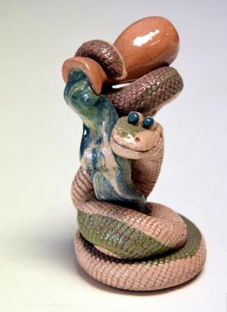 Figurka ceramiczna wąż